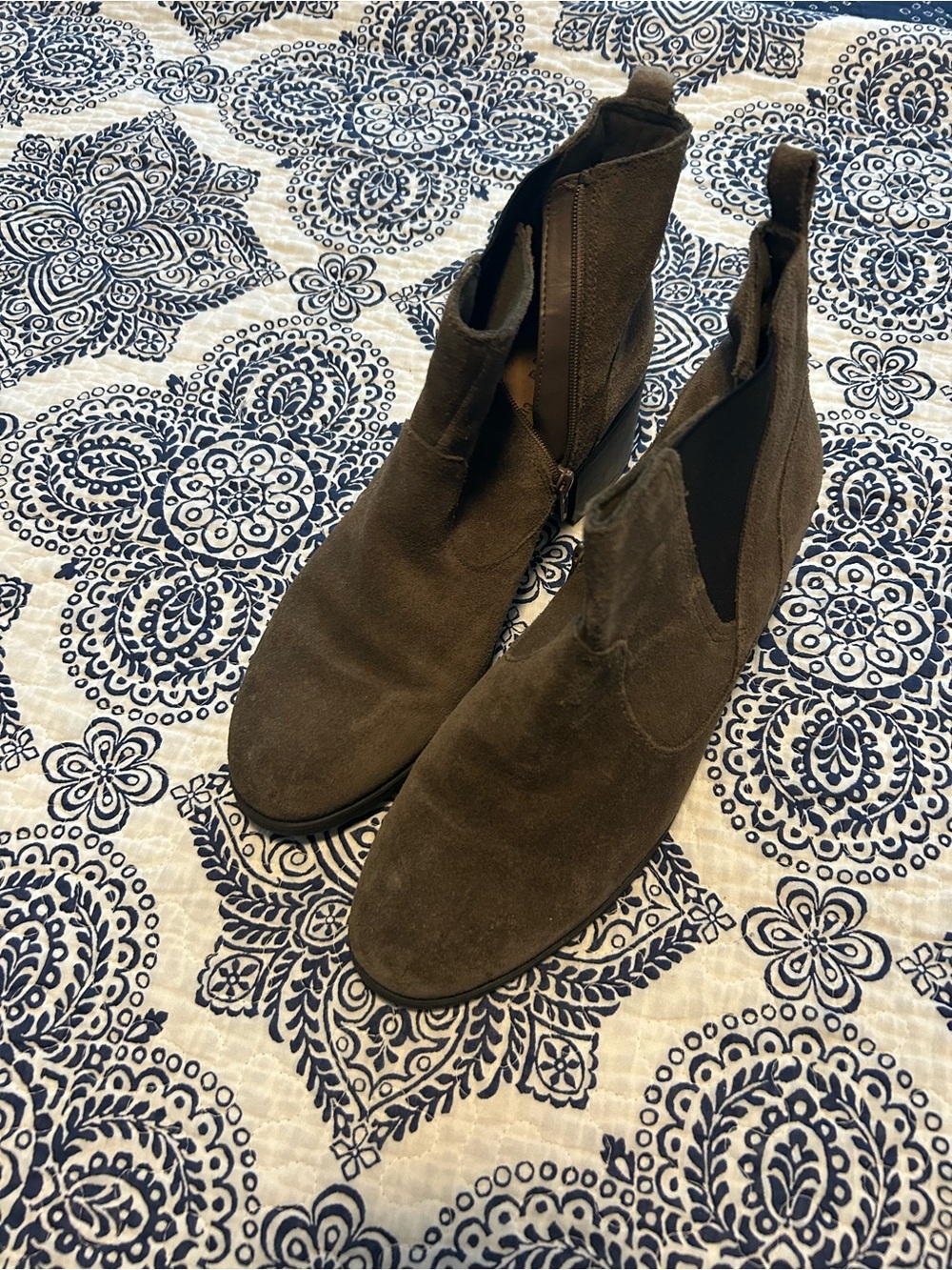 Clark’s Women’s Chelsea Ankle Boots in Dark Brown Suede; worn once